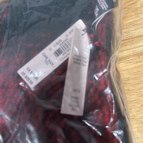 Victoria's Secret Cozy Plaid Scarf Bkack and Red with Tags - Picture 6 of 7